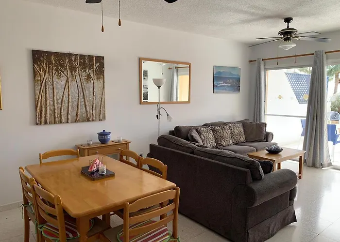 King's Palace - Spacious 2 Bed, 2 Bath With Sea And Pool Views Apartmán Paphos