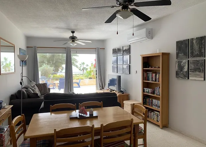 King's Palace - Spacious 2 Bed, 2 Bath With Sea And Pool Views *